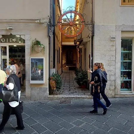 Anna Al Duomo Konukevi Taormina