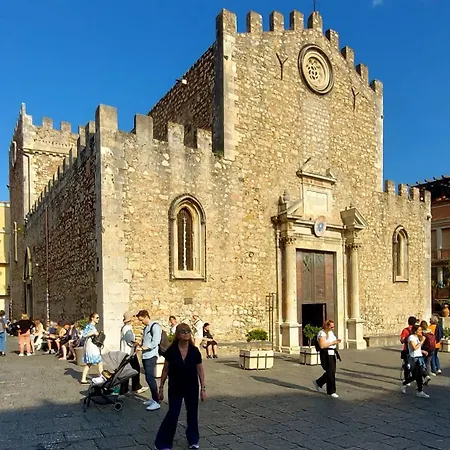 Anna Al Duomo Konukevi 3*