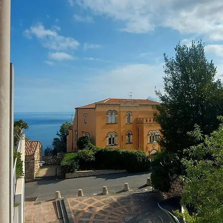 Konukevi Anna Al Duomo Taormina